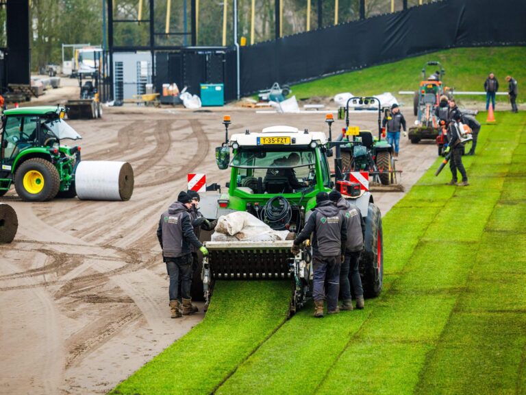 Helmond Sport, aanleg natuurgras voetbalveld GS Staalwerken Stadion, Nieuwe stadion Helmond Sport Gemeente Helmond, Kuypers Graszoden Hybride veld