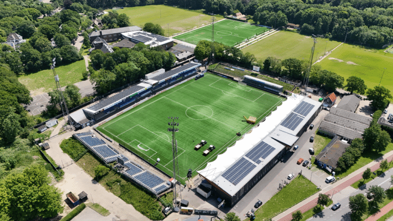 SC Telstar Finovi Nieuwe grasveld in stadion Aanleg voetbalveld Eredivisie Keuken Kampioen Divisie Promotie Werkzaamheden natuurgras De Witte Leeuwen