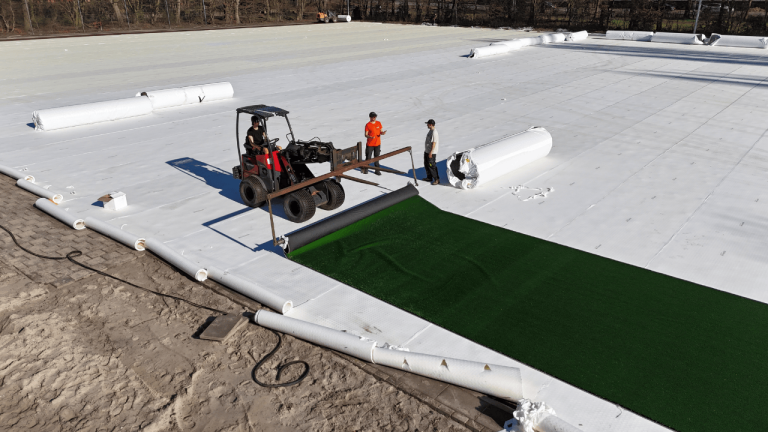 Vier nieuwe korfbalvelden bij korfbalvereniging KVA in Amstelveen. Aangelegd door Finovi